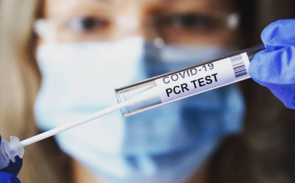COVID-19 testleri için boğaz sürüntü örneklerinin aynı sağlık çalışanı tarafından alınması sonuçların pozitif çıkma oranını ve tutarlığını arttırabilir.